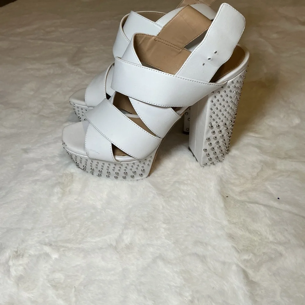 Michael Kors Elegant White Platform Sandals - Picture 2 of 5